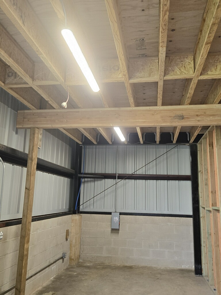 Smooth and textured wall combination